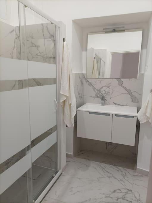 Nuova Casa Aprosio, Centrale E Vicina Al Mare Ventimiglia Exteriör bild
